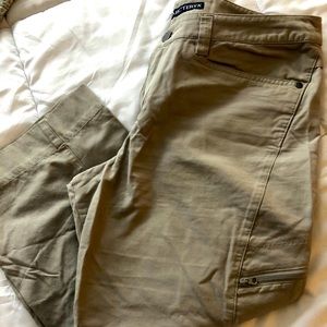 EUC Arc'teryx Grey Capri Pant